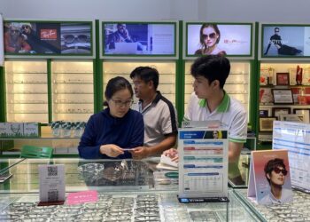 Cách kiểm tra mắt kính chống ánh sáng xanh