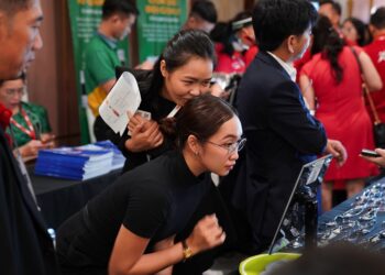 Cách làm cho mắt kính hết xước