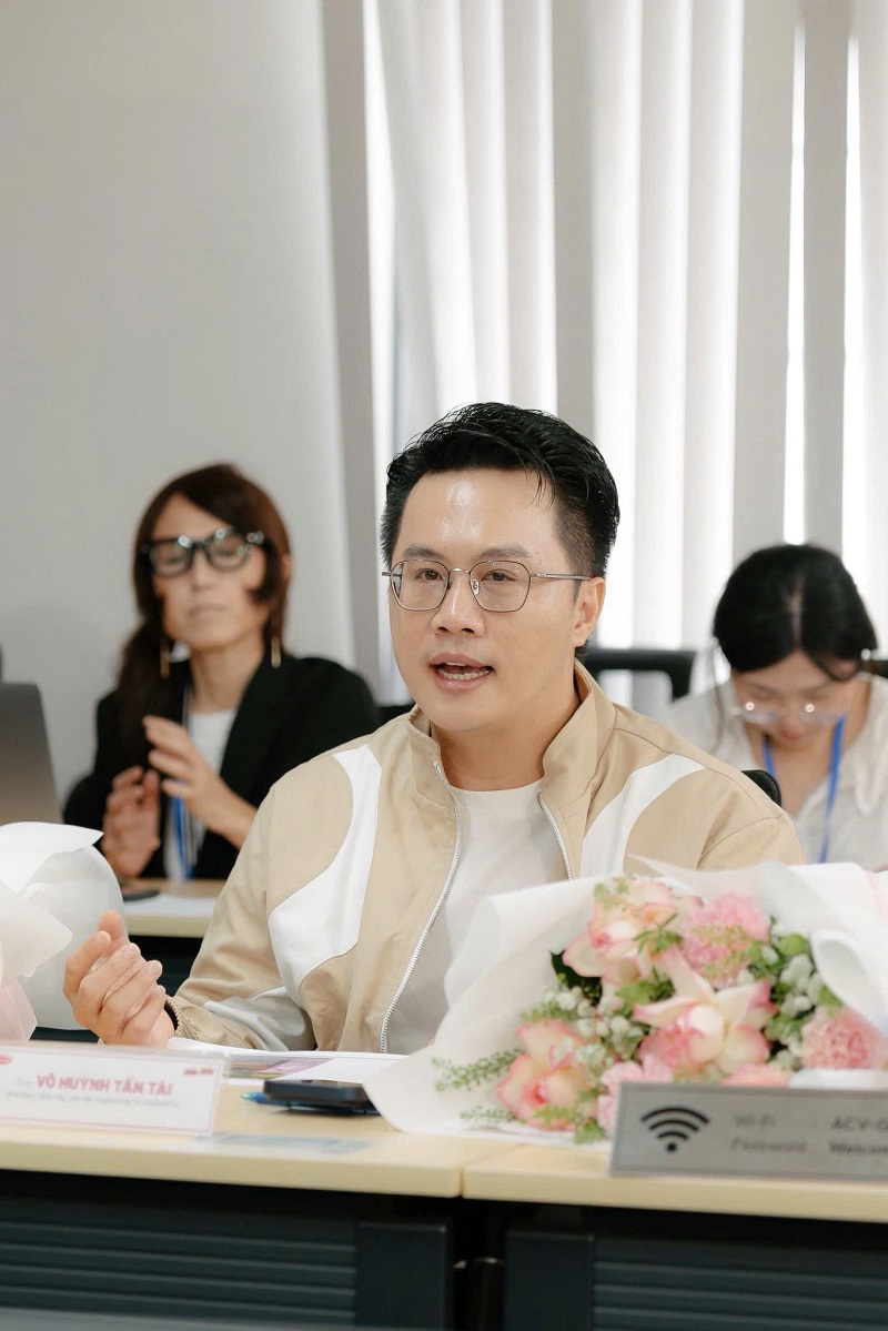 Mắt kính BUTITAN