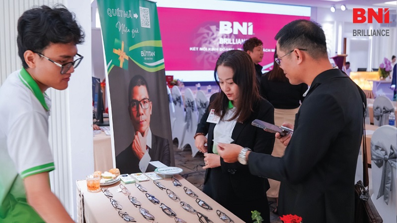 Mắt kính BUTITAN