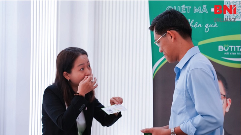 Mắt kính BUTITAN