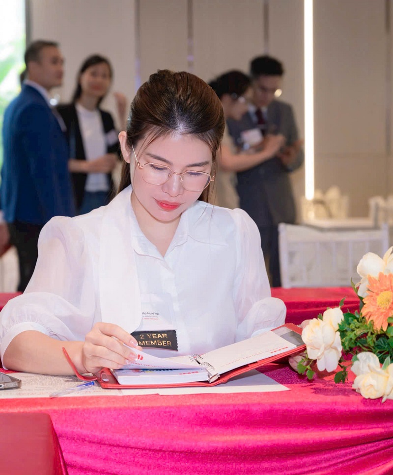 Mắt kính BUTITAN