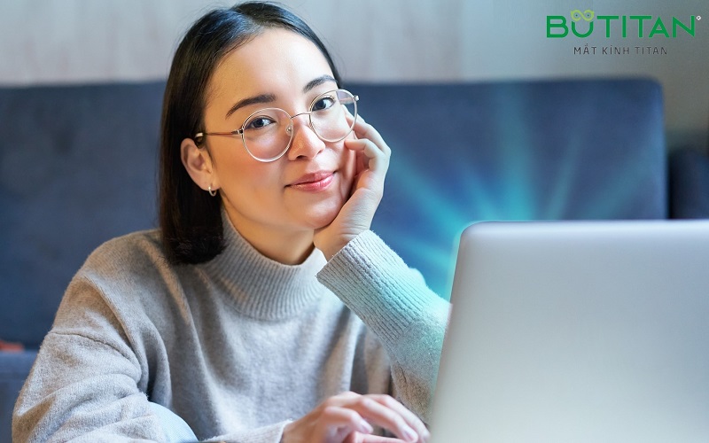 Phân biệt tròng kính chống ánh sáng xanh