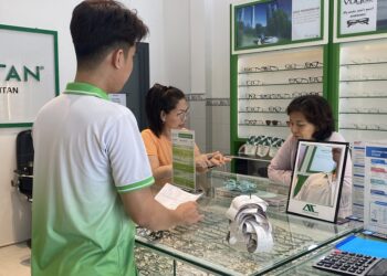 Đột nhiên 1 bên mắt bị mờ