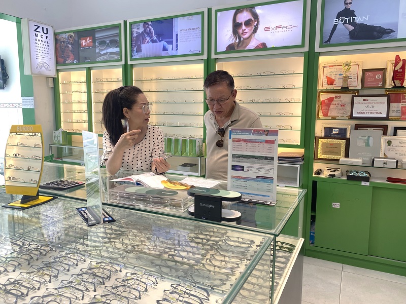 Mắt kính BUTITAN