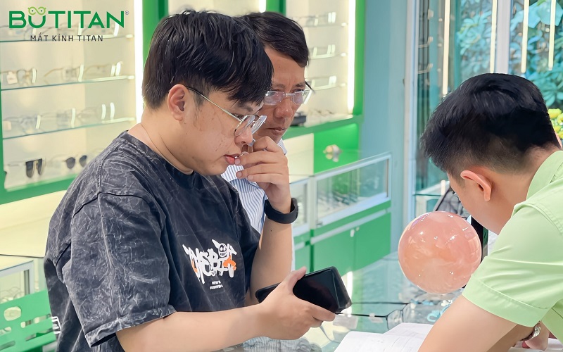 Mắt kính BUTITAN