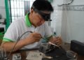 Gọng kính Omega bị gãy khớp nối hàn được không