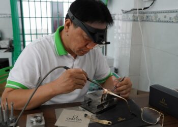 Gọng kính Omega bị gãy khớp nối hàn được không