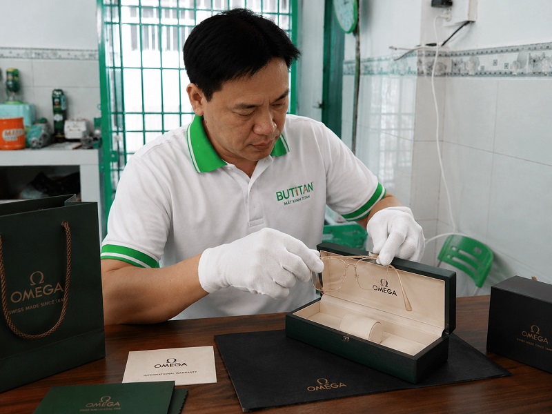 Gọng kính Omega gãy khớp nối hàn được không