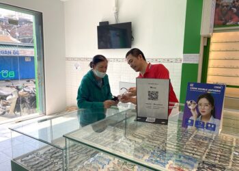 Gọng kính bị gãy bản lề