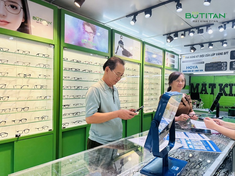 Gọng kính bị mất ốc