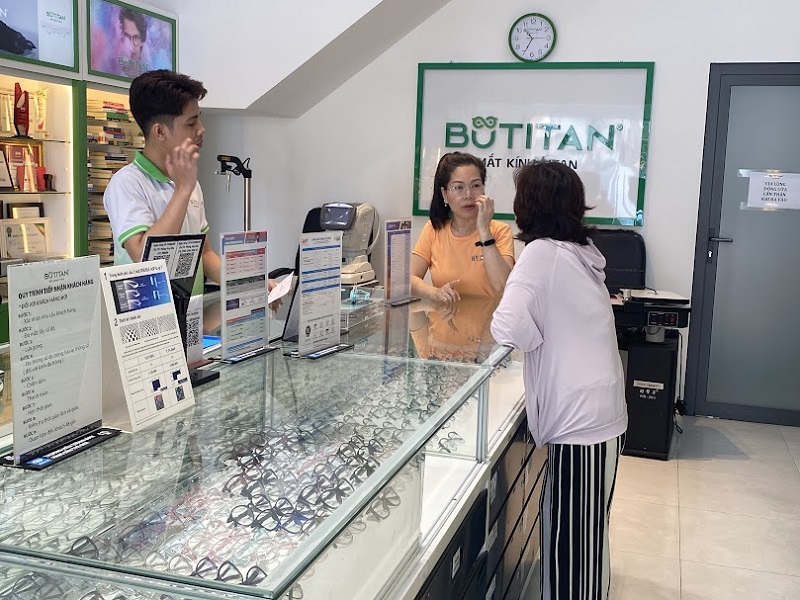Mắt kính BUTITAN