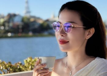 Kính chống tia UV có chống ánh sáng xanh không