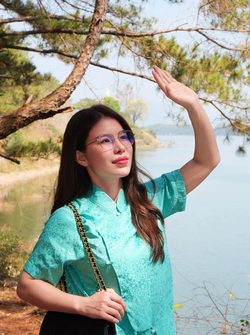 Kính chống tia UV