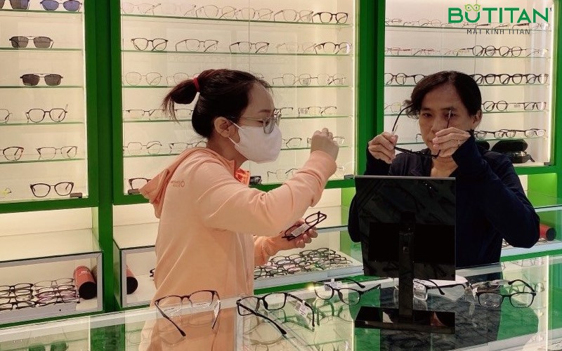 Mắt kính BUTITAN