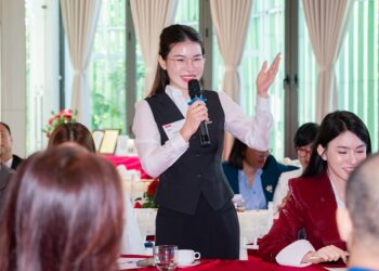 Mắt 4 10 là cận bao nhiêu độ