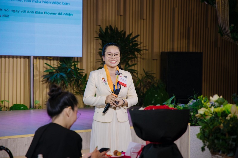 Mắt kính BUTITAN