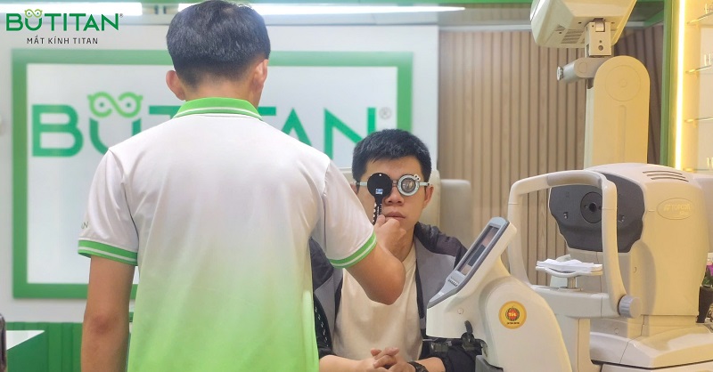 Mắt mờ bị bệnh gì