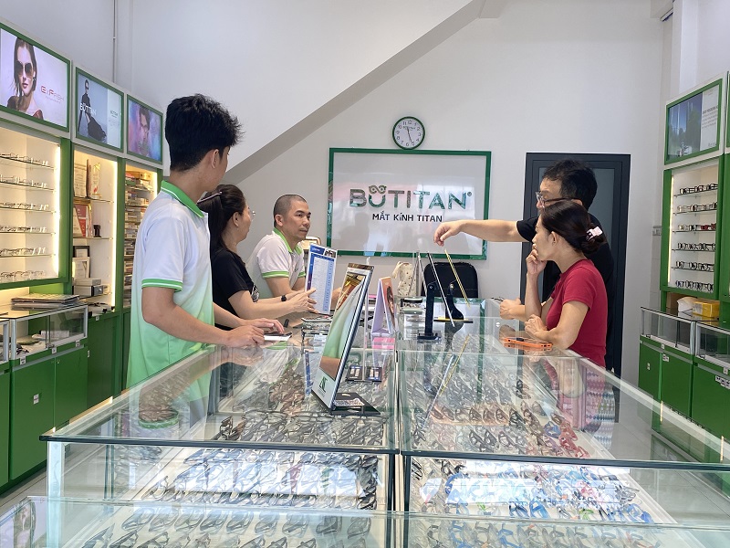 Mắt kính BUTITAN