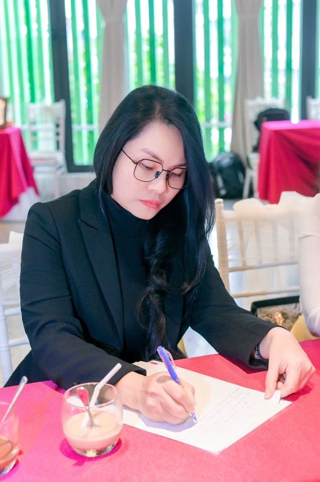 Mắt kính BUTITAN