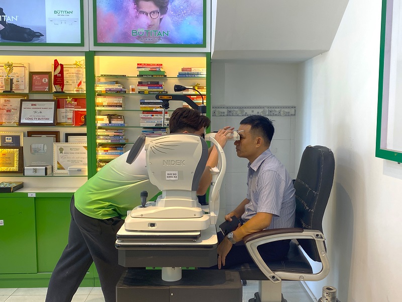 Mắt kính BUTITAN