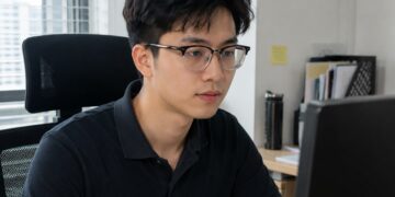 Cắt kính cận 0.5 độ bao nhiêu tiền