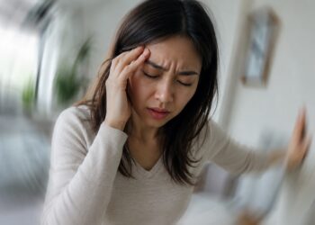 Đau đầu mờ mắt