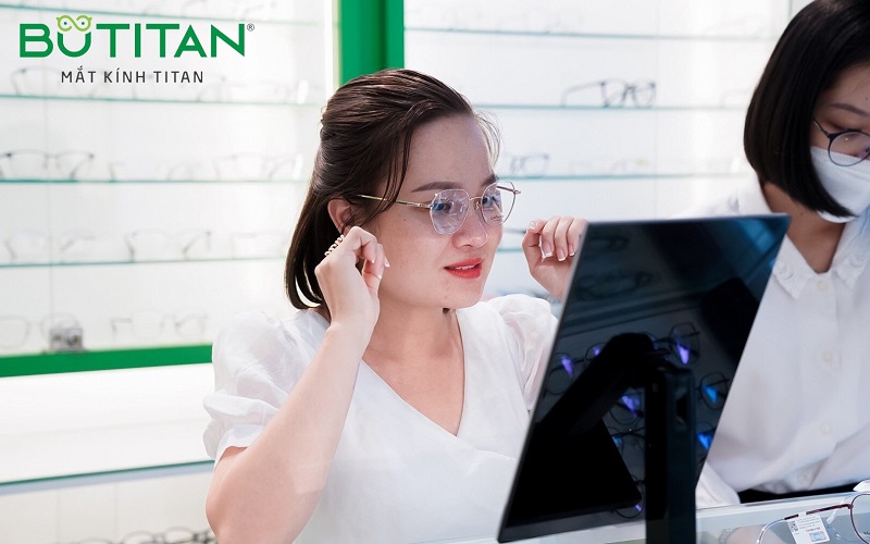 Mắt kính BUTITAN