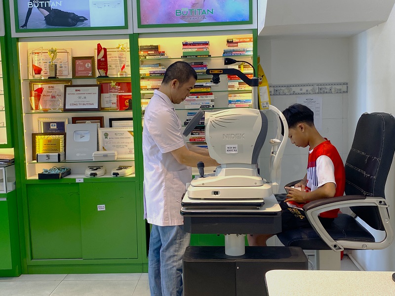 Mắt kính BUTITAN