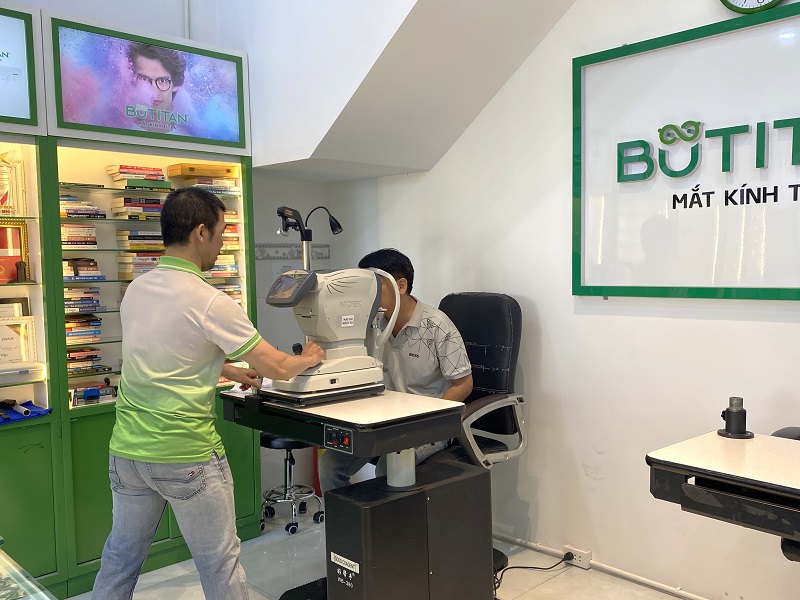 Mắt kính BUTITAN