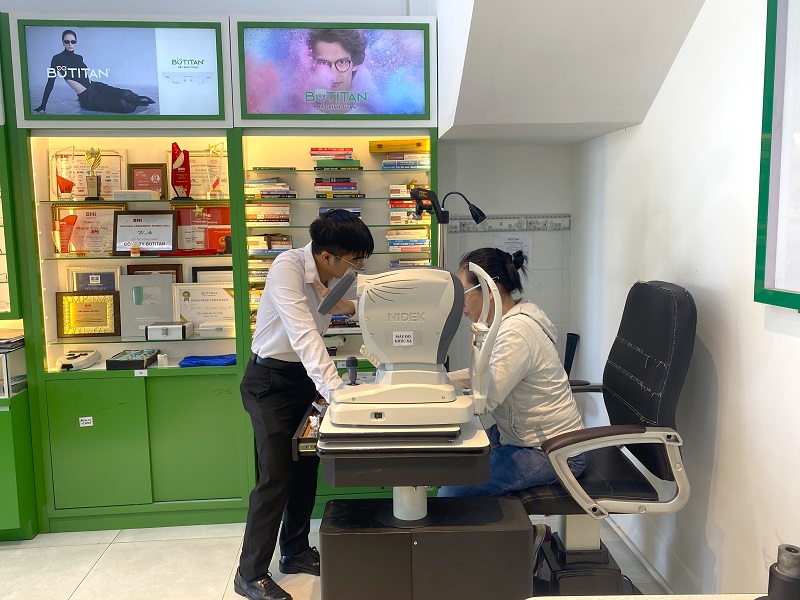 Mắt kính BUTITAN