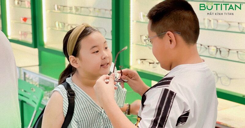 Nguyên nhân trẻ bị viễn loạn thị
