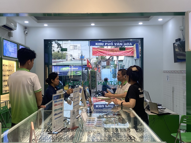 Mắt kính BUTITAN