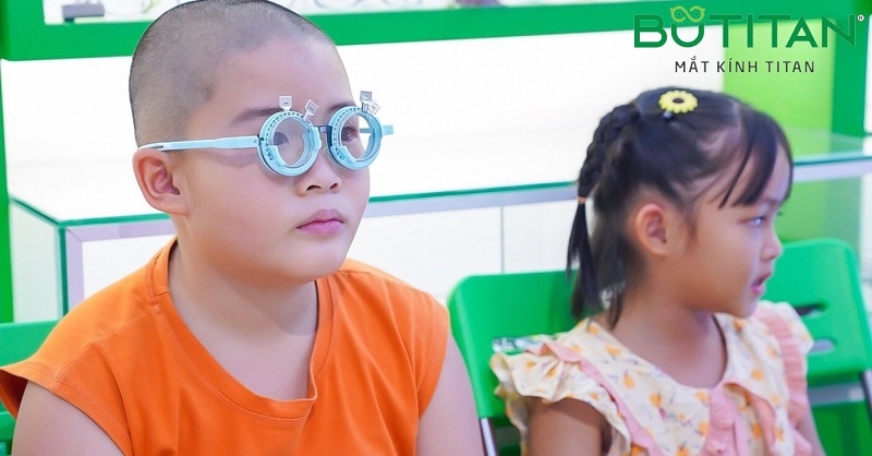 Mắt kính BUTITAN