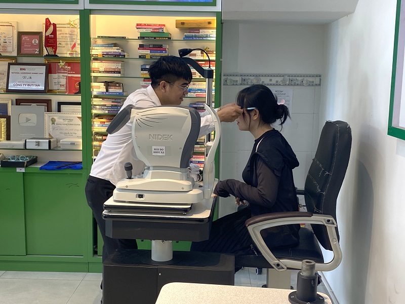 Mắt kính BUTITAN