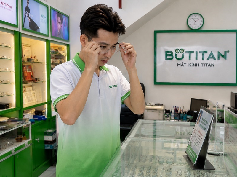 Kính bị gãy
