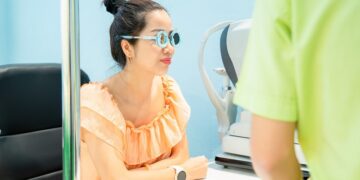 Làm gì để giảm độ cận thị